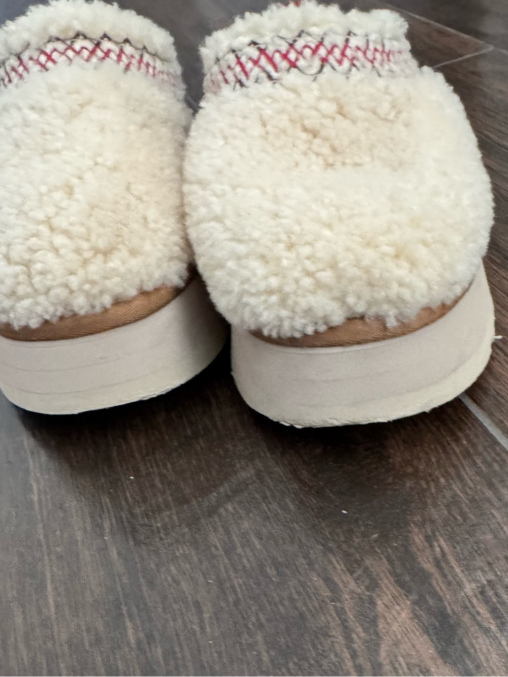 UGG Heritage Natural Tazz Fluffy Braid Sherpa Platform Slippers
Size 9 Cream EUC - Picture 4 of 7